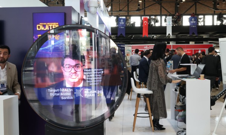 kocaeli-bilisim-fuarina-muhtesem-acilis-7-1763725589-824-x750.jpeg