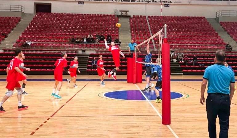 Konya Voleybol Coşkusu: Hakemler ve Müsabakalar