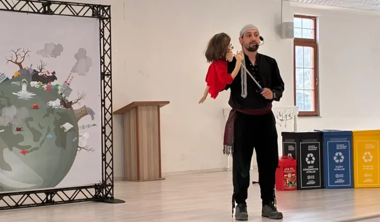 Miniklere Akça Kukla Gösterisi: Ücretsiz Eğlence!