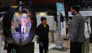 turgut-ozal-hologram-yontemiyle-bilisim-fuarinda-2-1763901575-40-x750.jpeg