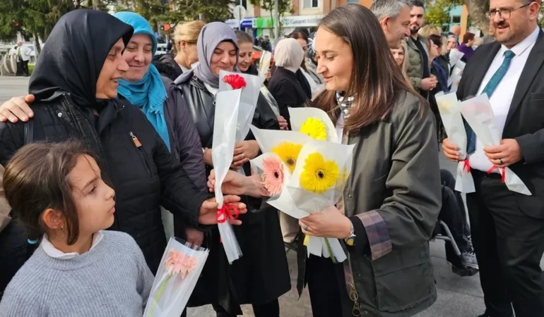 Gölcük’te Kadın Hakları Günü Coşkuyla Kutlandı