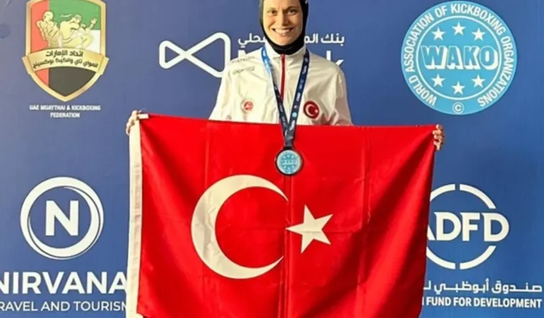 Abu Dabi’de Ayşe Kaplan’dan Dünya Üçüncülüğü!