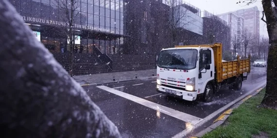 Beylikdüzü’nde Karla Mücadele 7/24 Devam Ediyor
