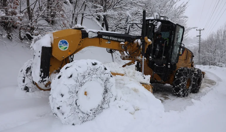 Sakarya’da Karla Mücadelede 6 Yol Ulaşıma Açıldı